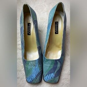 Unique vintage multicolored pumps by Proxy